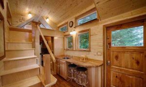 интерьер маленького деревянного дома