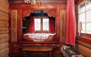 деревянный дом нтерьер спальня в нише