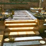 использование плитки разных форм в садовых дорожках на даче