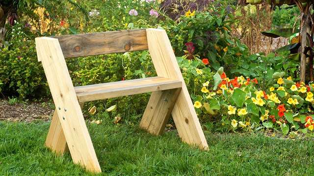 простая деревянная скамейка